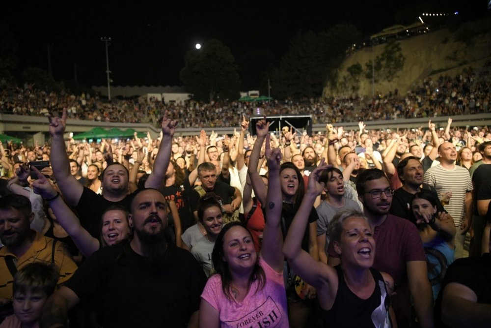bez maski.jpg