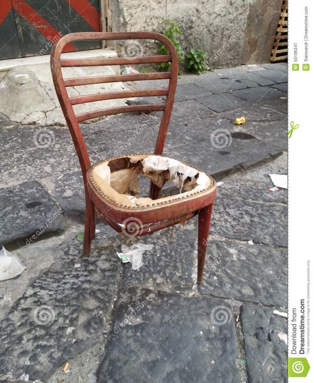Stolica polomljena.jpg