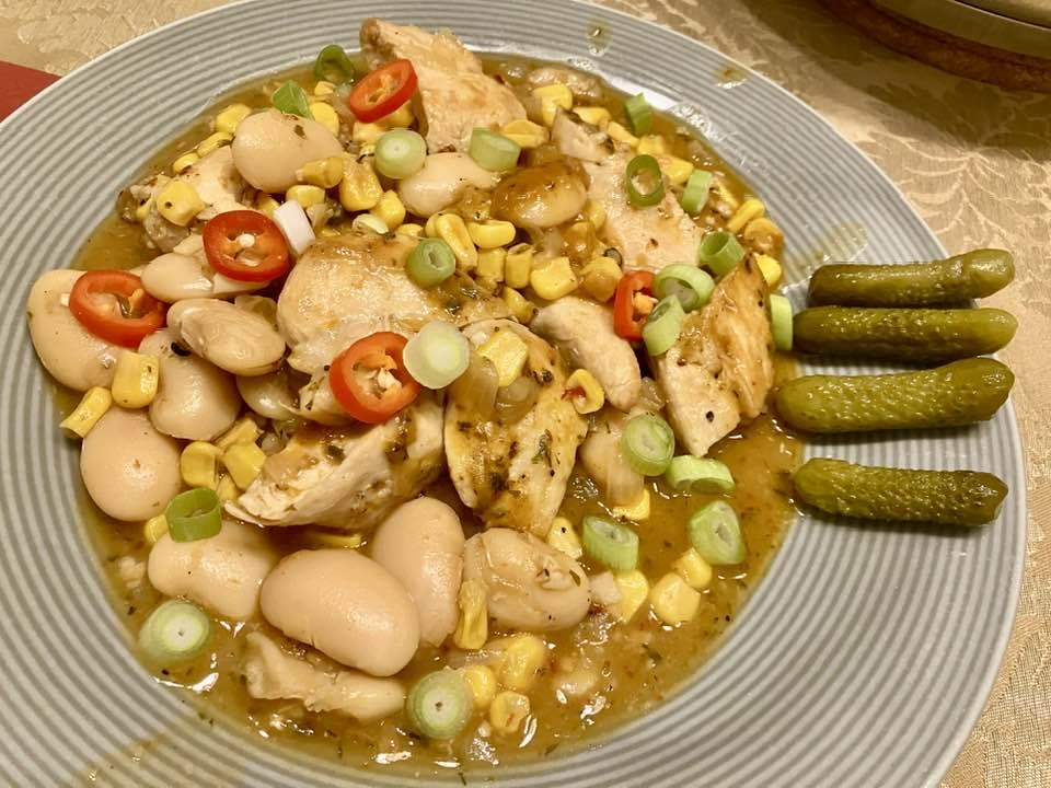 Whitebeanchickenchili.jpg.2a1dc23301e16be036d4a2724e73665a.jpg