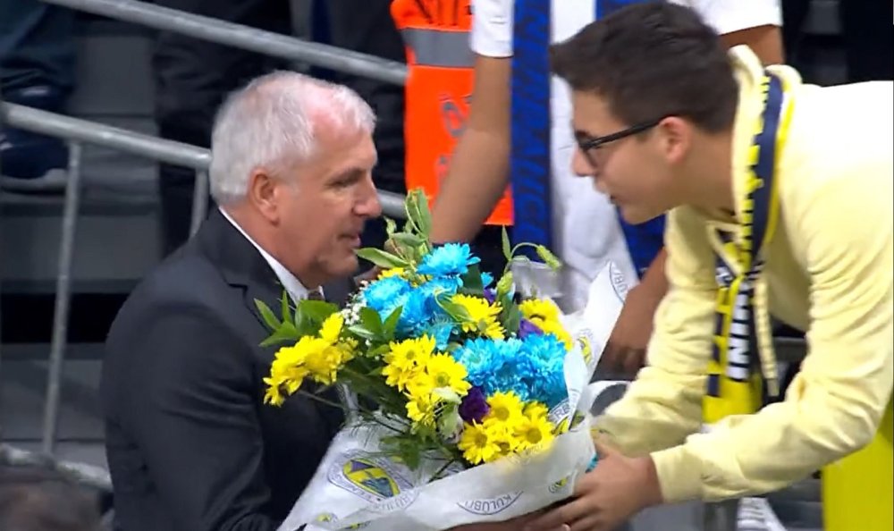 1671731816-zeljko-fenerbahce-cvece-navijaci.jpg