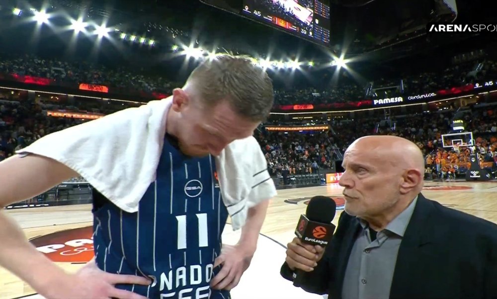 Screenshot_20251211_212313_com_mtssi_supernova_PlayerLiveActivity.jpg