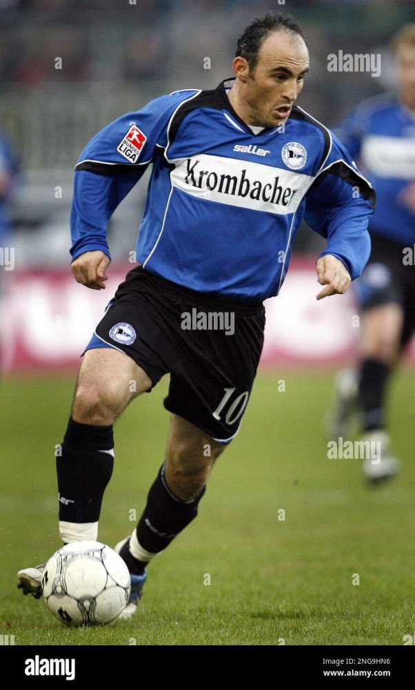 bielefelds-fatmir-vata-from-albania-plays-the-ball-during-the-german-first-division-soccer-match-between-v...stadium-in-moenchengladbach-germany-sunday-march-5-2006-moenchengladbach-won-the-match-by-2-0-ap-photomichael-sohn-2NG9HN6.jpg